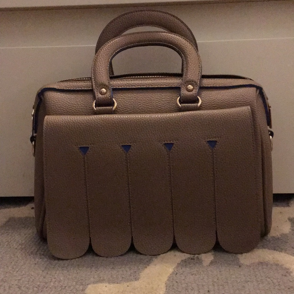 Great condition, super cute satchel